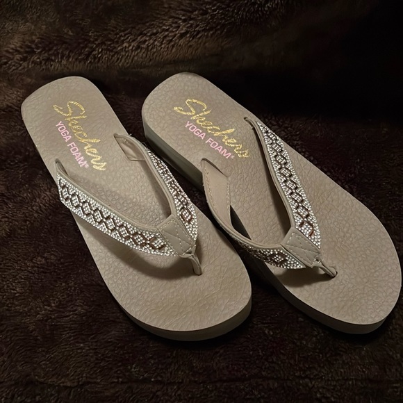 💖PRICE DROP💖Sketchers YOGA FOAM RHINESTONE THONG SANDALS.EXCELLENT CONDITION🩷 - Picture 2 of 8